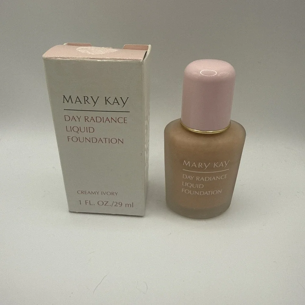 NOS Mary Kay Day Radiance Liquid Foundation Creamy Ivory 1070 NIB Very Rare
